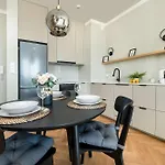 Air Conditioned In With Parking And Bathtub By Renters *