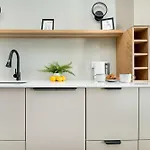 Air Conditioned In With Parking And Bathtub By Renters Appartement *