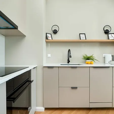 Air Conditioned In With Parking And Bathtub By Renters