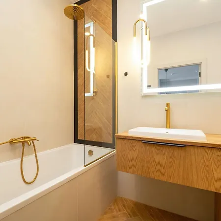 Appartement Air Conditioned In With Parking And Bathtub By Renters *