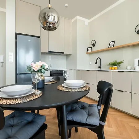 Air Conditioned In With Parking And Bathtub By Renters *