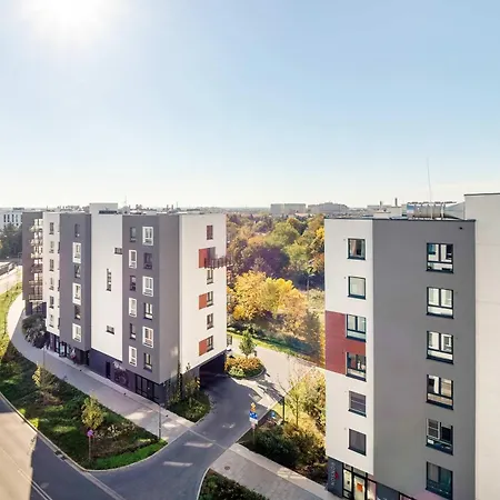 Air Conditioned In With Parking And Bathtub By Renters דירה